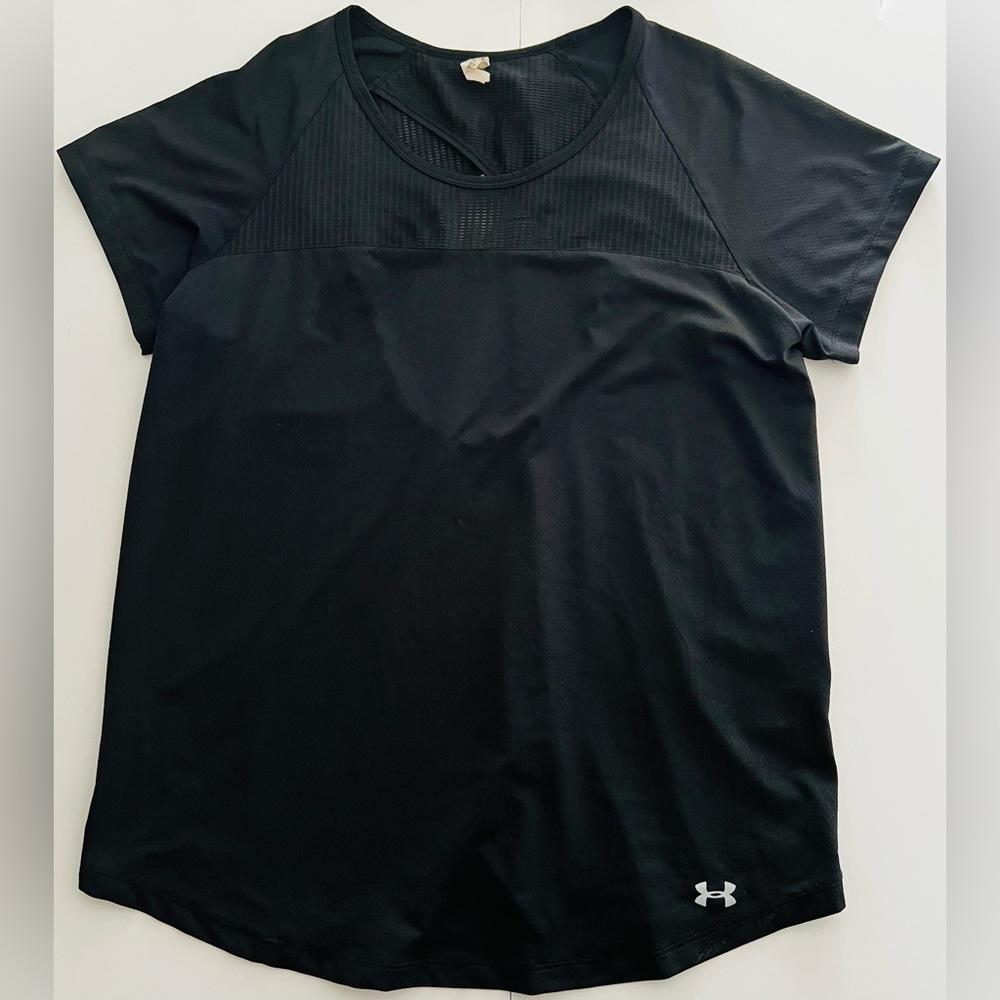 Workout top with cutout back